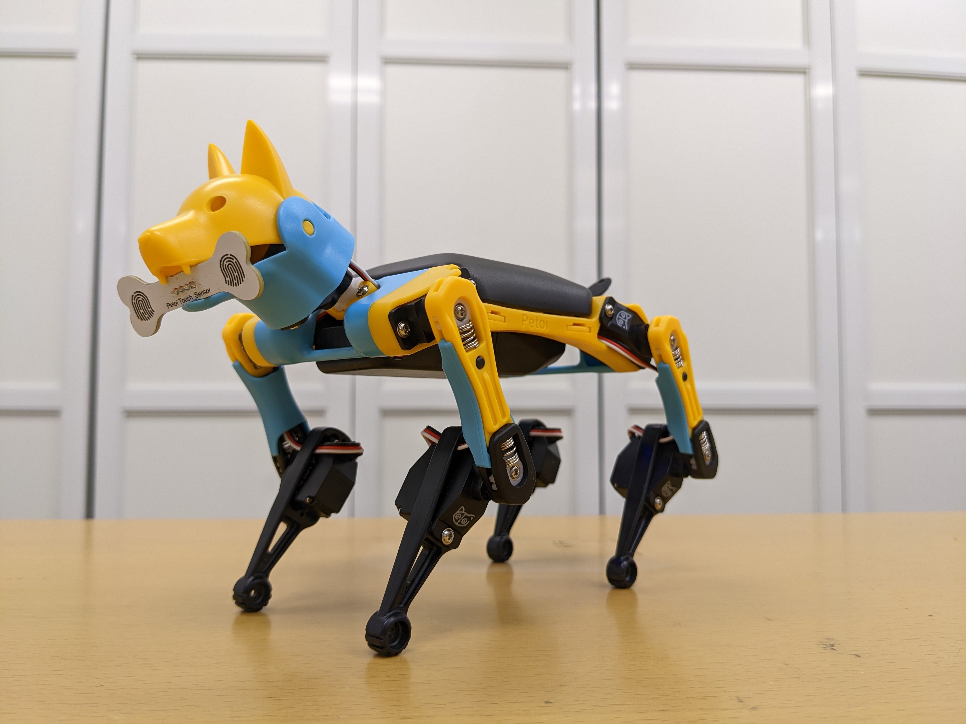 Petoi Bittle 犬型ロボット　自由プログラミング　各種センサー付き各種センサーも付属します
